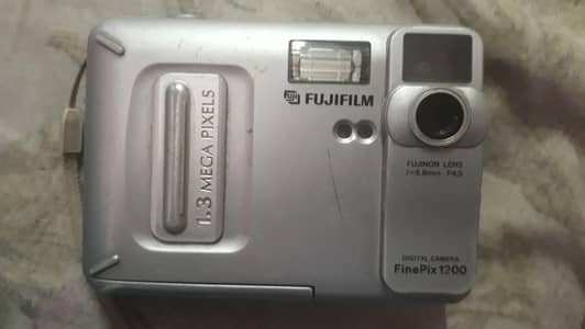 Fujifilm FinePix 1200 - 1.3MP Vintage Digital Camera