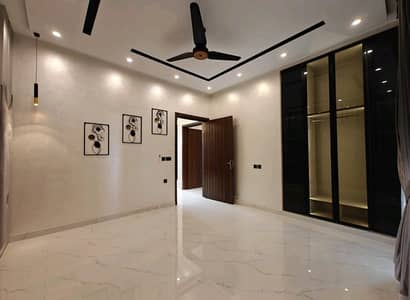 A 10 Marla House In Lahore Is On The Market For Sale