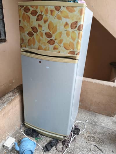 pel medium size fridge for sell