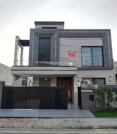 House Spread Over 10 Marla In Bahria Town - Overseas B Available