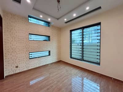 Prime Location Flat For Rent
