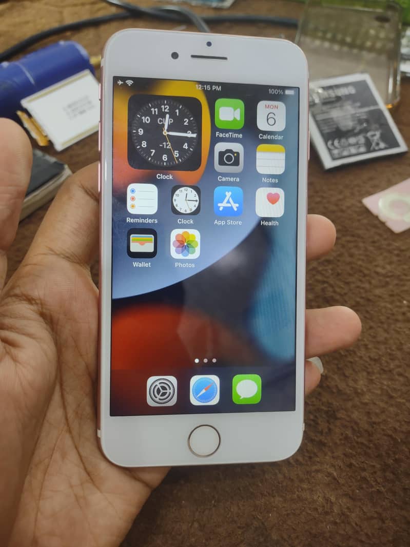 Apple iPhone 7 0