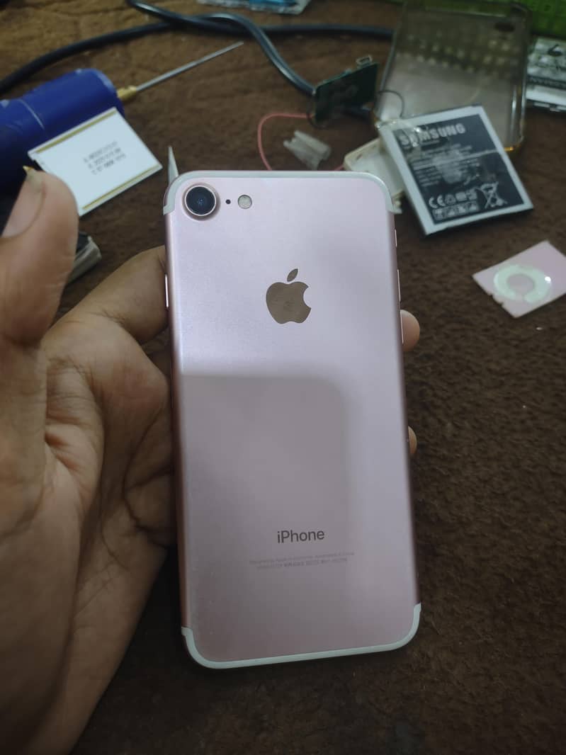 Apple iPhone 7 1