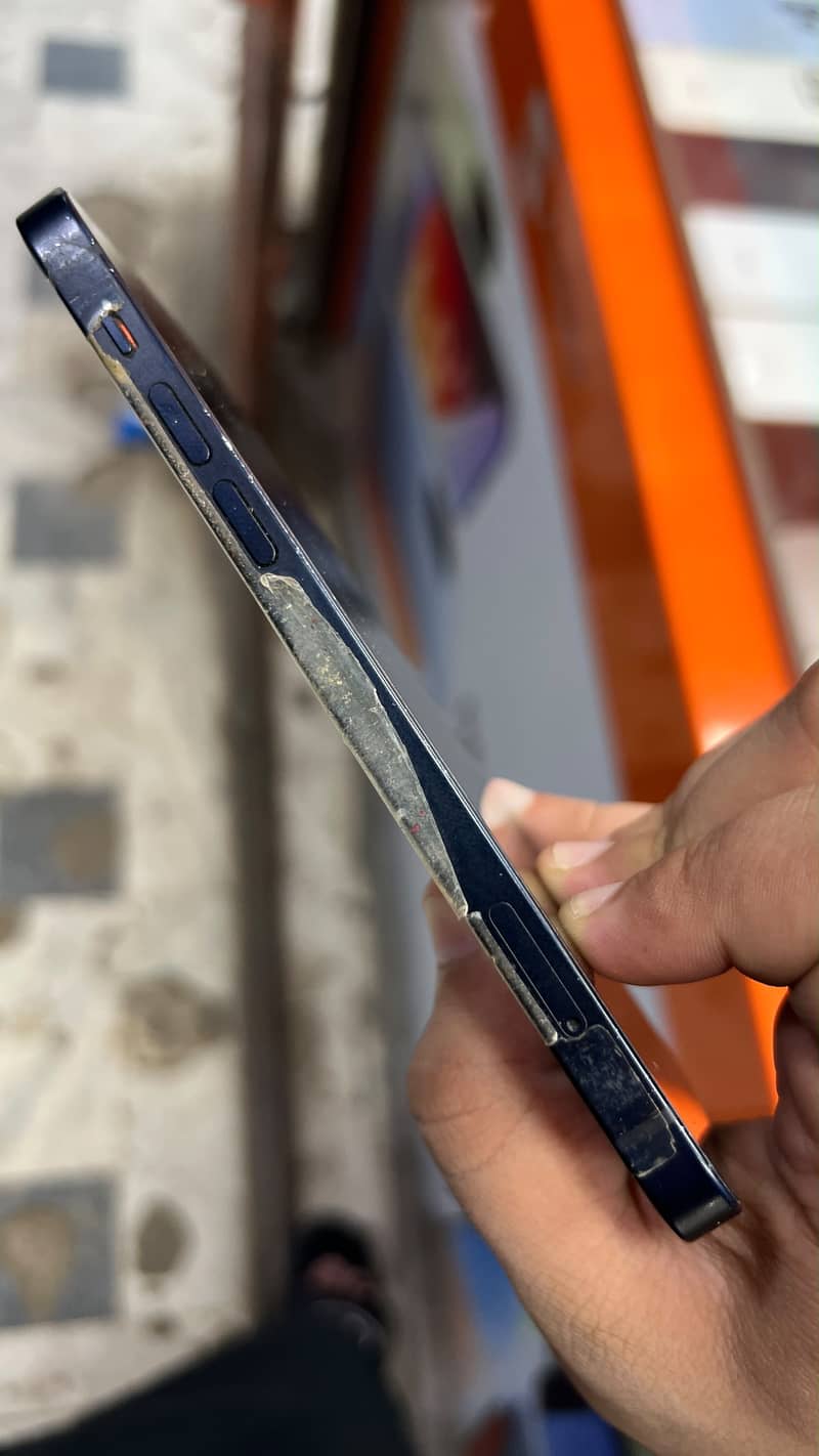 Apple iPhone 12 3