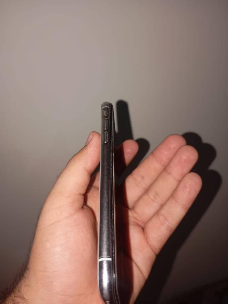 Apple iPhone X 3