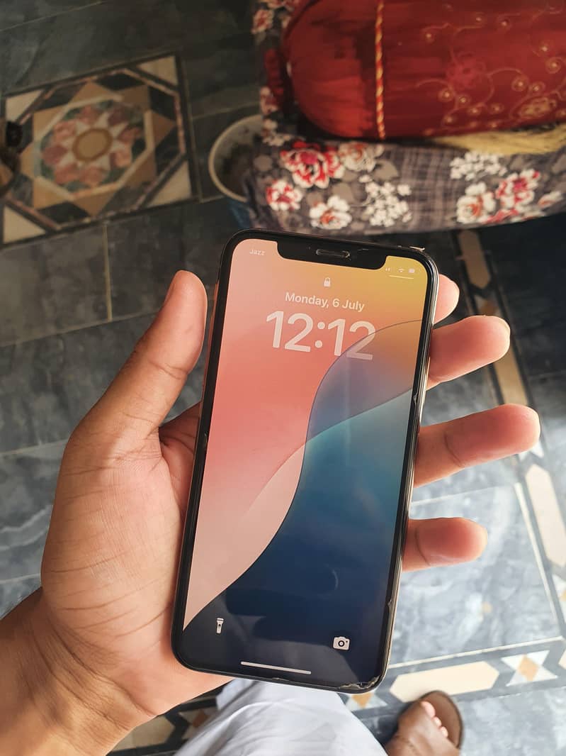 Apple iPhone XS 1