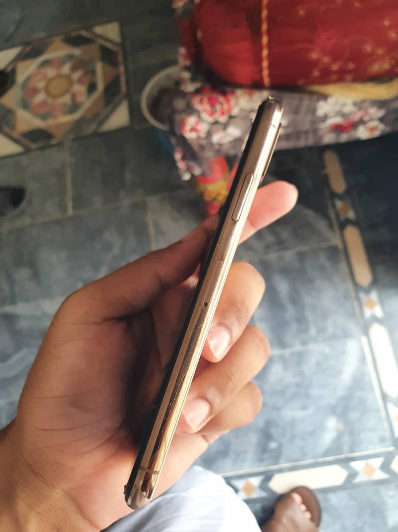 Apple iPhone XS 3