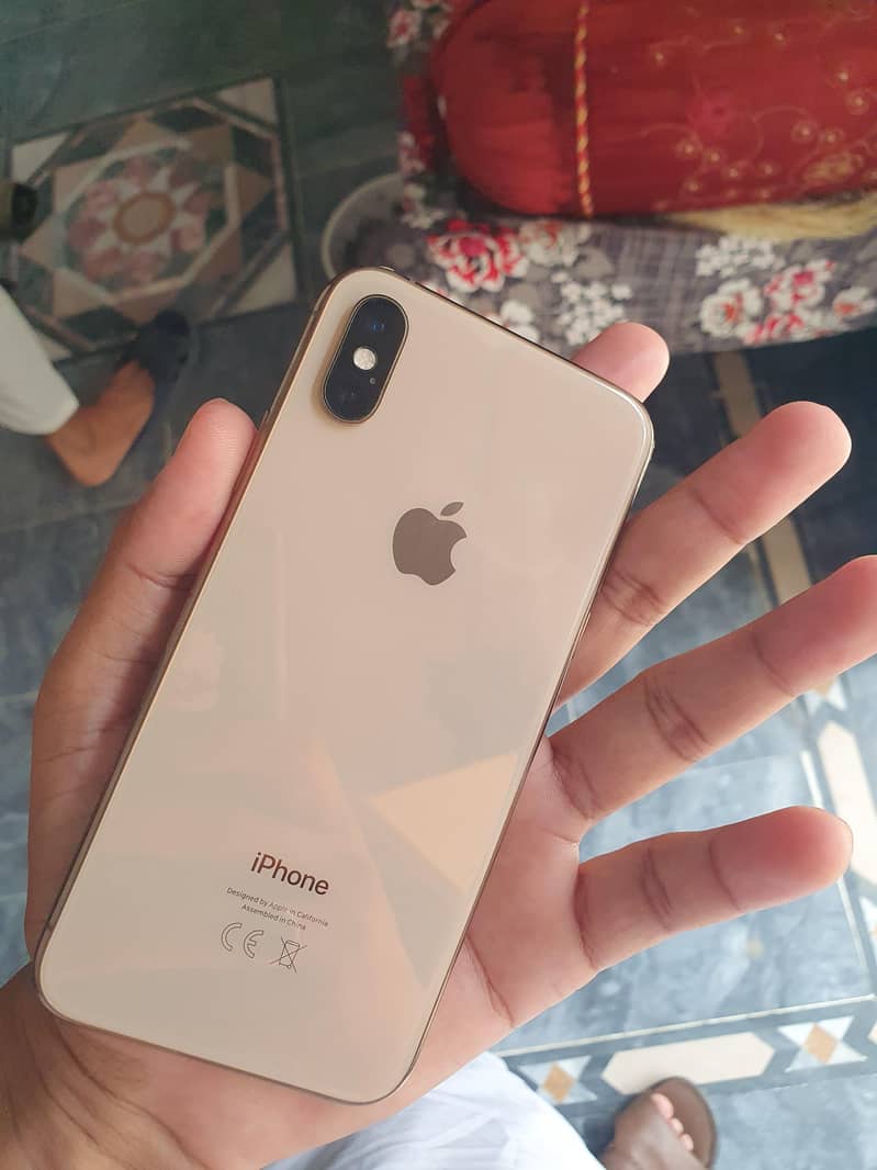 Apple iPhone XS 4