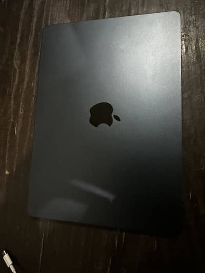 Macbook Air M2 - With Box