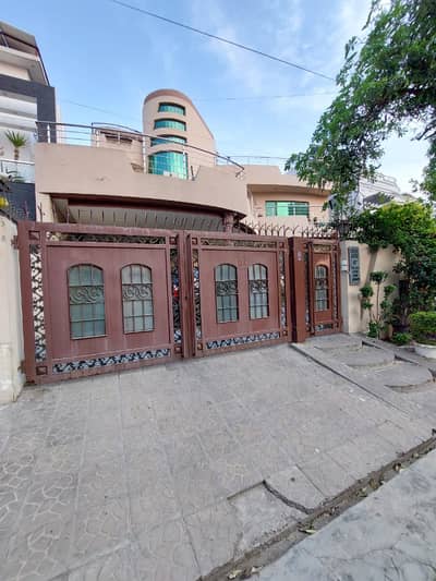 1-Kanal (22 Marla) Like A New House In Nashman Iqbal Phase 1 For Sale