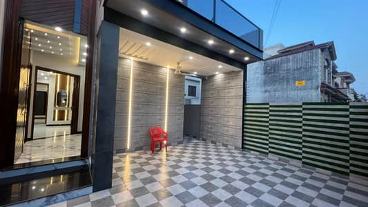 10 Marla Almost Brand New House Available For Sale In Bahria Town Lahore.