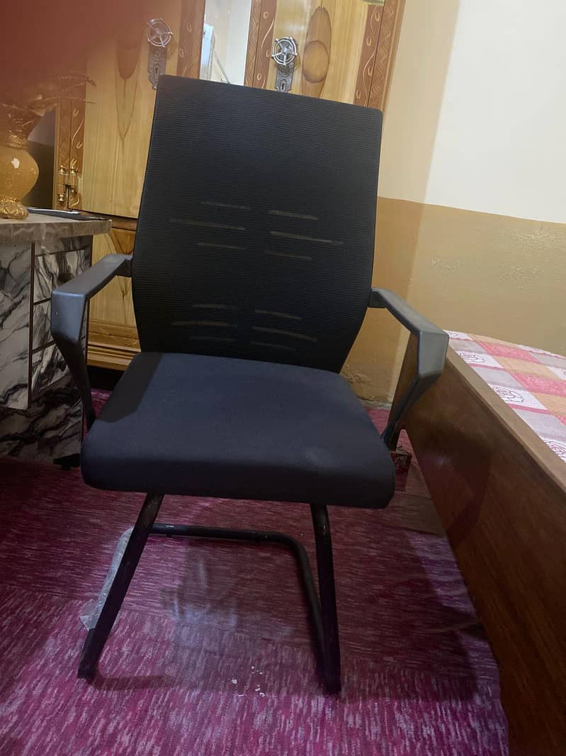 Computer chair new condition 2