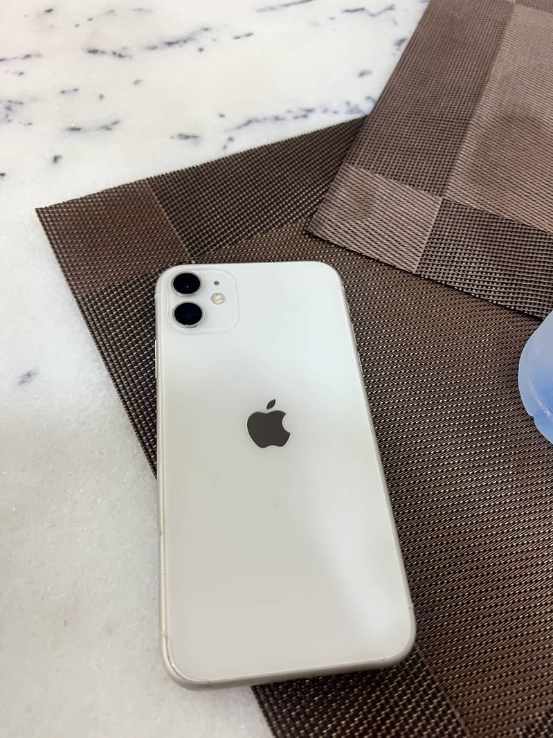 Apple iPhone 11 4