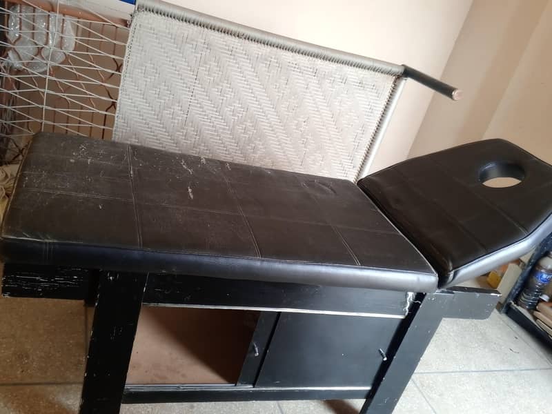 Facial bed with Wooden cabinets for saloons. beauty parlor facial bed 0