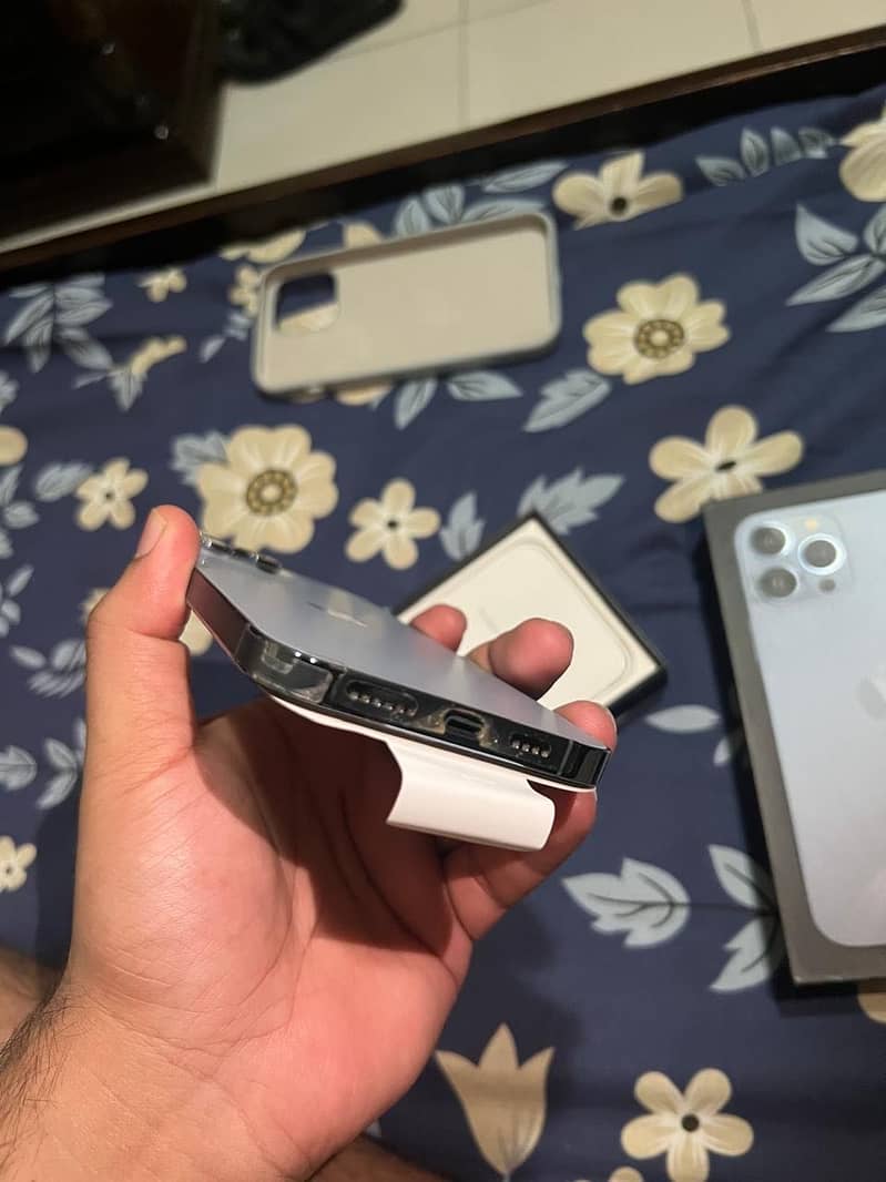 Apple iPhone 13 Pro Max 1