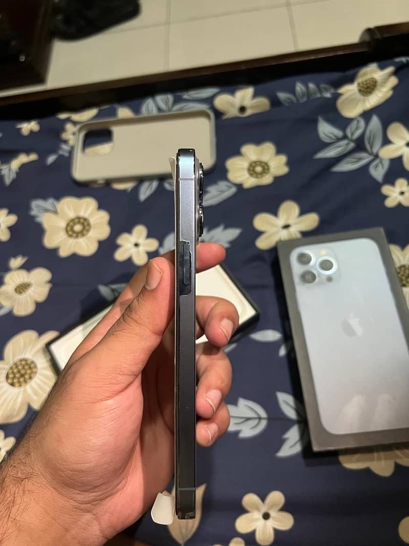 Apple iPhone 13 Pro Max 2