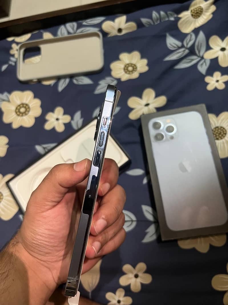 Apple iPhone 13 Pro Max 4
