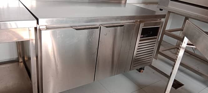 UNDER COUNTER CHILLER ON WHEEL NEW
