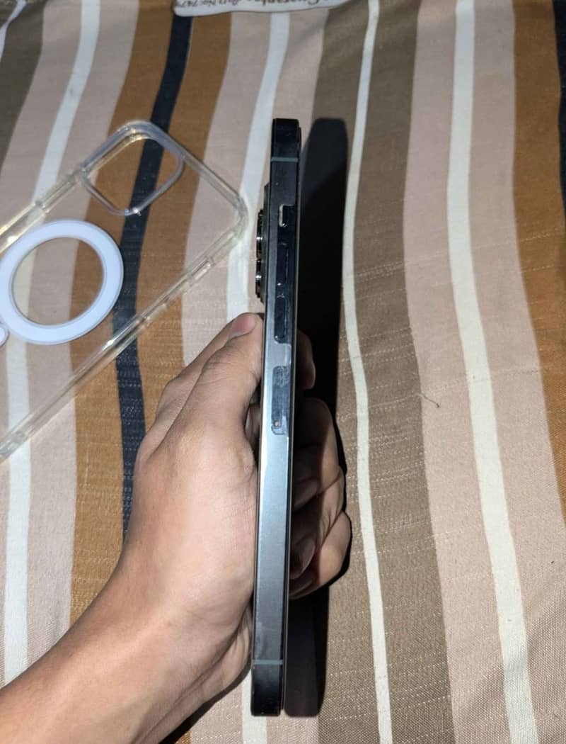Apple iPhone 13 Pro Max 1