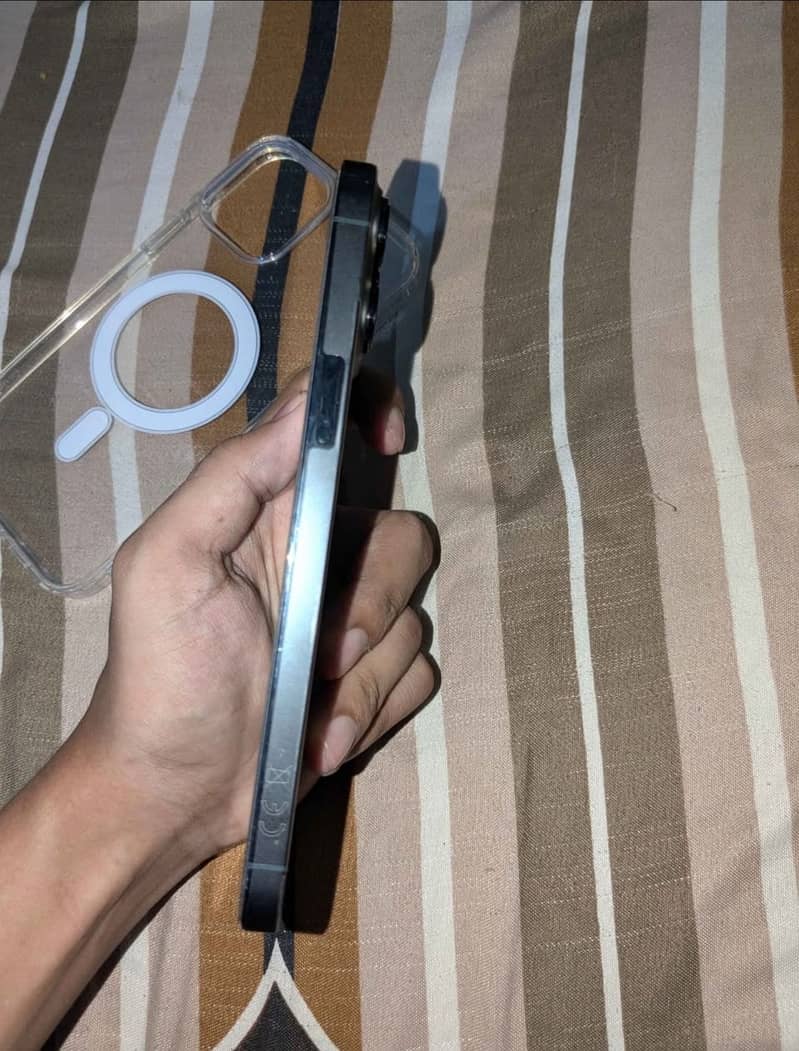 Apple iPhone 13 Pro Max 4