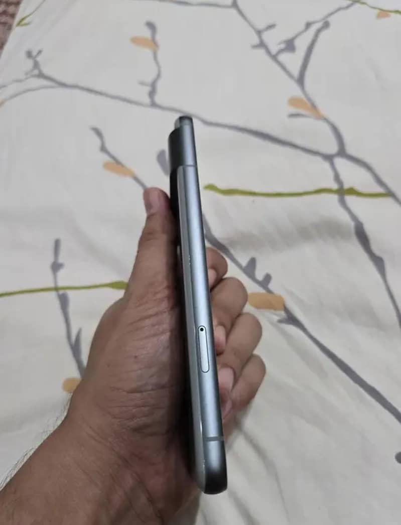 Google Pixel 8 4