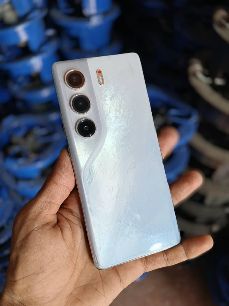 Tecno CAMON 40 Pro 0
