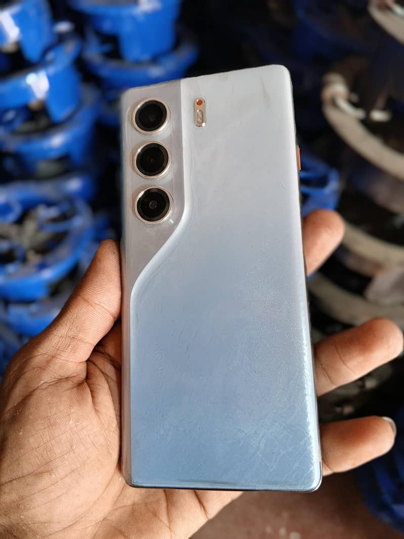 Tecno CAMON 40 Pro 1