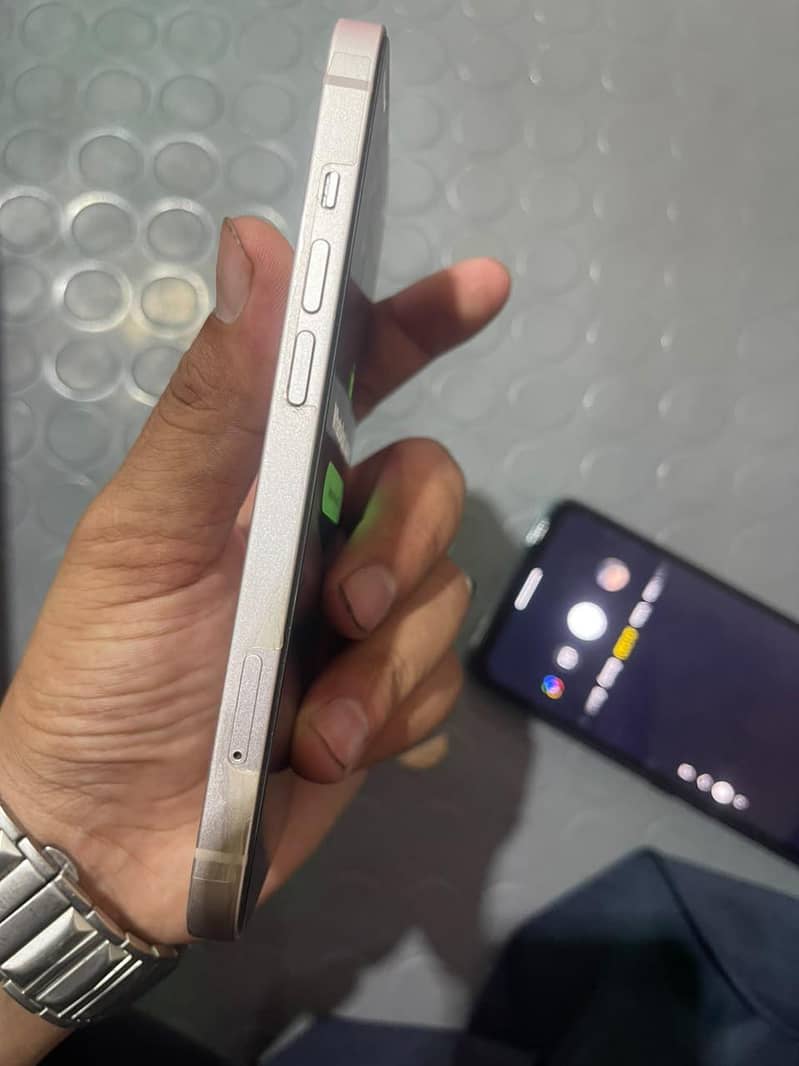 Apple iPhone 13 1