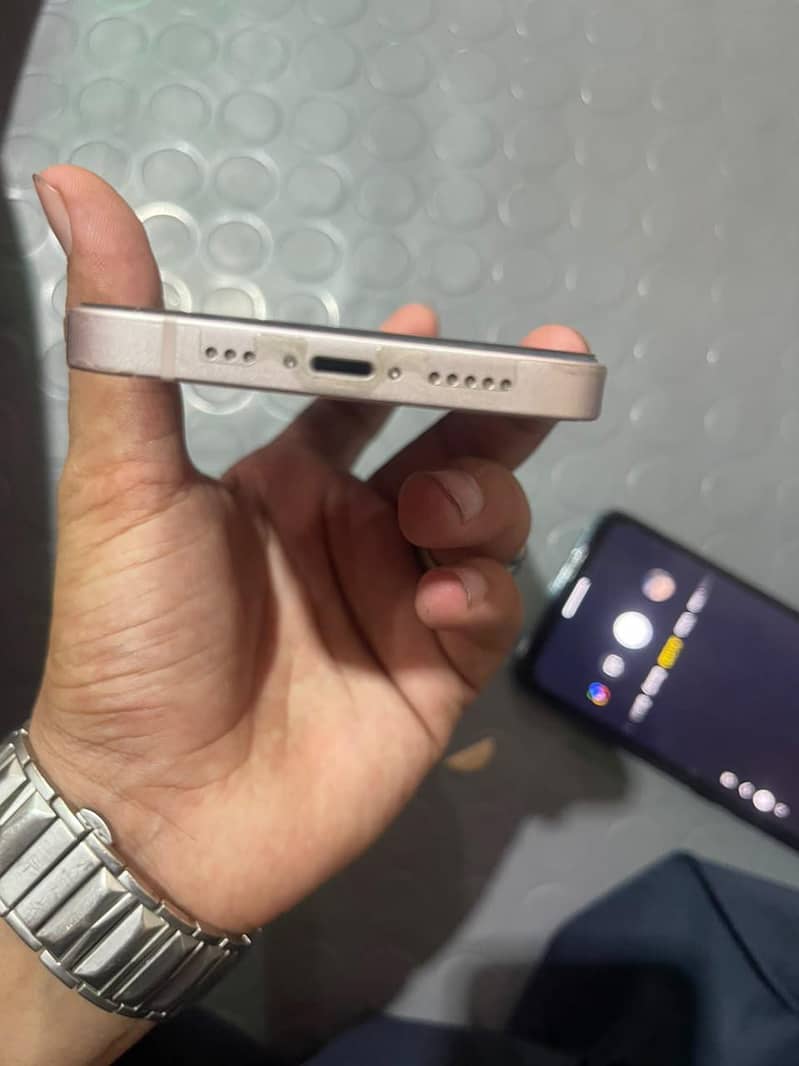 Apple iPhone 13 2