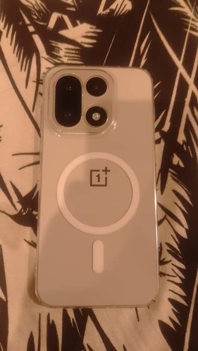Oneplus 15 slightly used with box charger