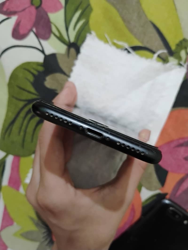 Apple iPhone 7 3