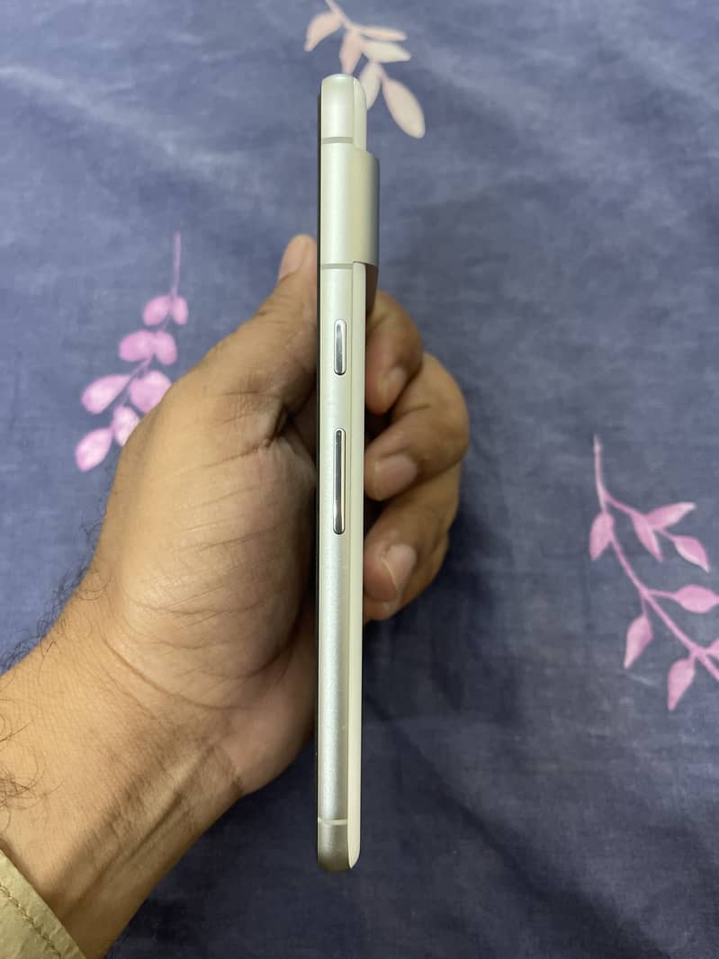 Google Pixel 7 4