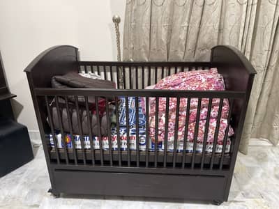 Baby cot with matrice