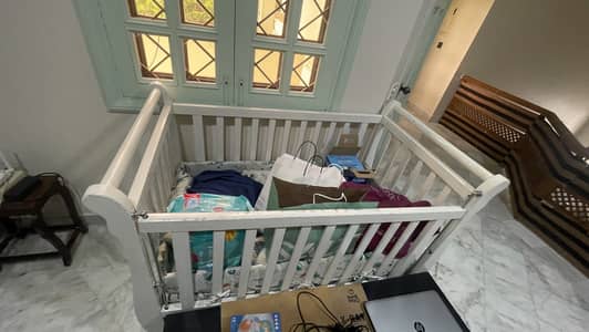 Baby cot with matrice