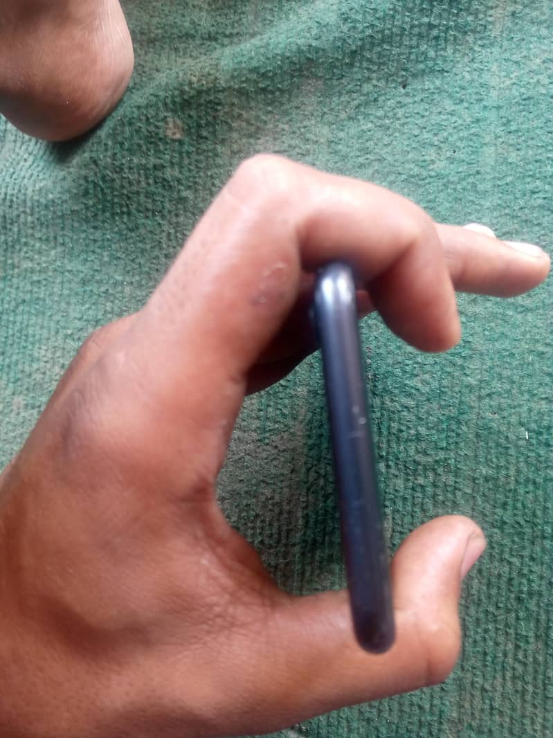 Apple iPhone 7 0