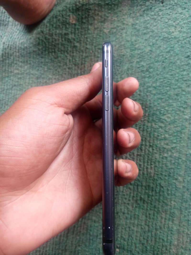 Apple iPhone 7 1