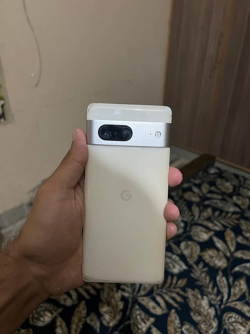 Google Pixel 7 4