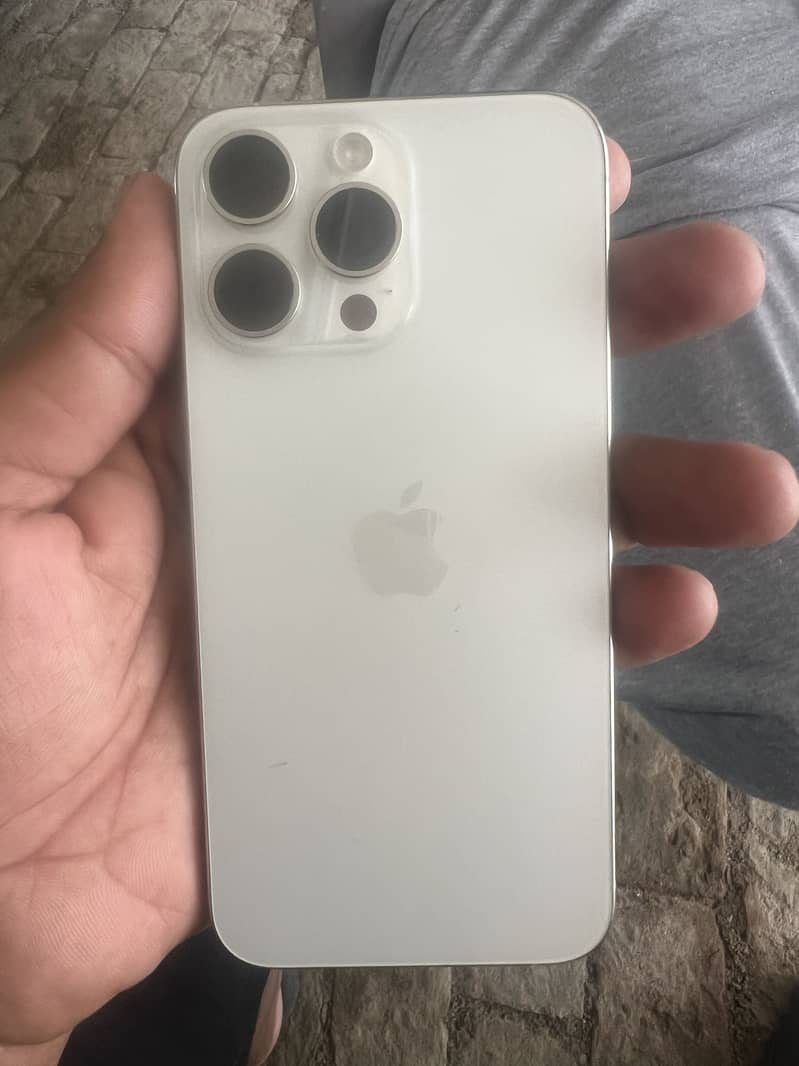 iPhone 15 pro max 2