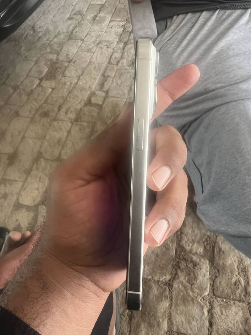 iPhone 15 pro max 3