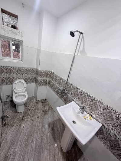 1 Bed room Hall tv loung kitchen fully tilled furnished flat for rent