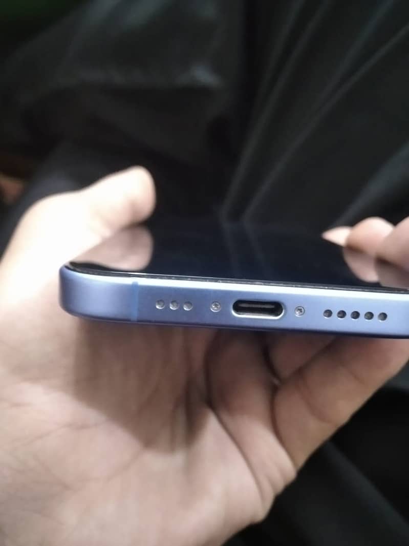 Apple iPhone 16 3