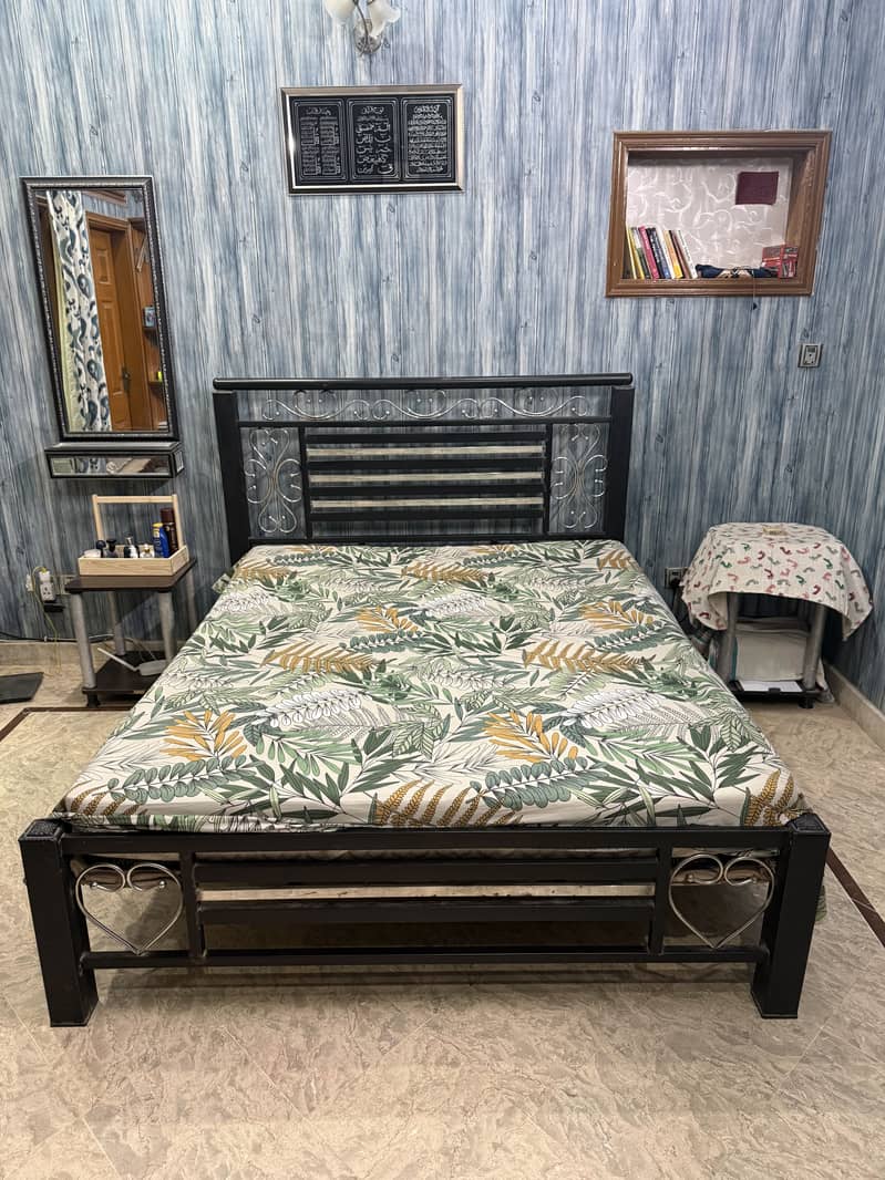 Queen Size Iron Bed 1