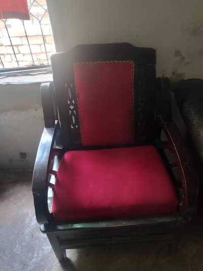 4 Seater Sofa Set good Condition Neat & Comfortable