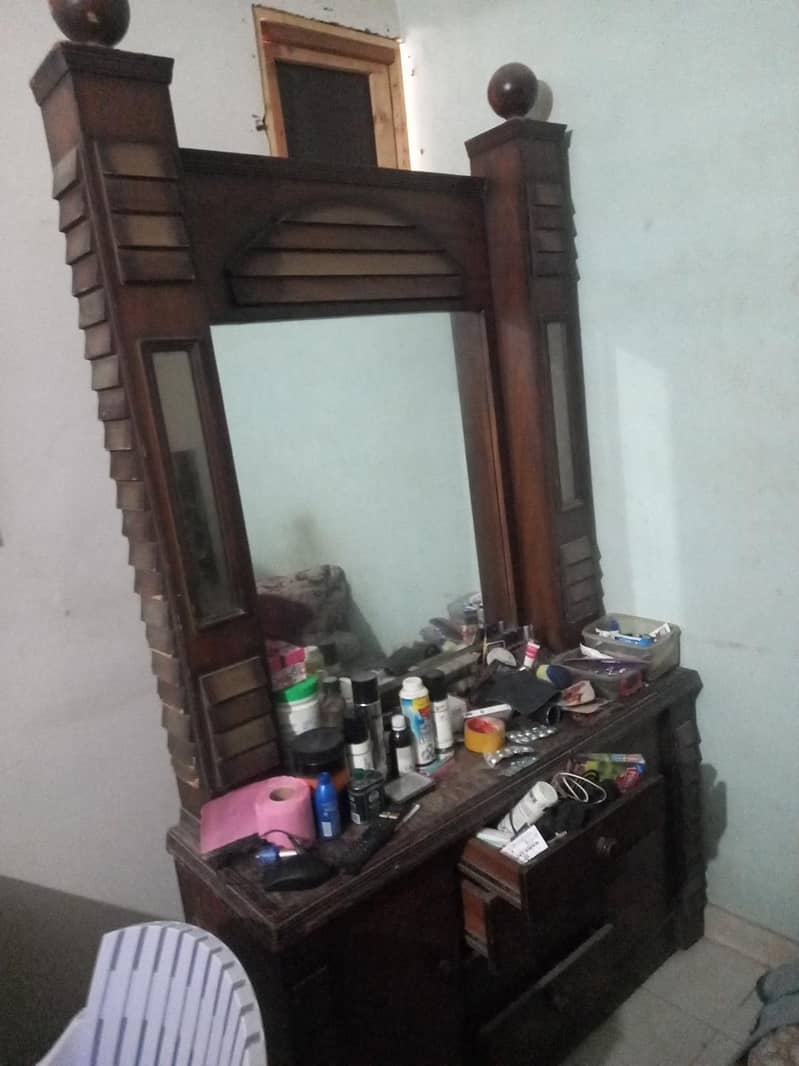Solid Wooden Dressing Table with Large Mirror 0