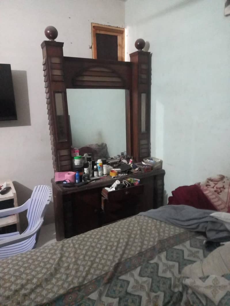 Solid Wooden Dressing Table with Large Mirror 1