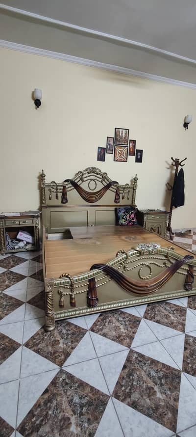 WOODEN BED PREMIUM WOOD