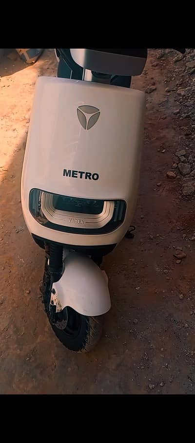 Metro E8S Range marker Electric Scooty 2024 Model