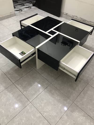 Center table for sale. 4 drower