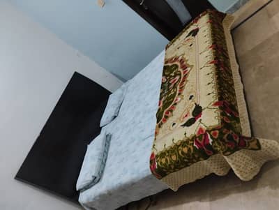 King Size Bed with Master Foam 6x6.5