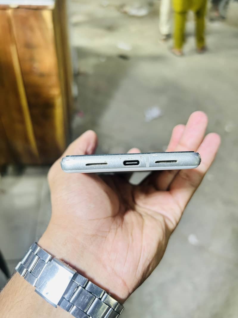 Google Pixel 7 4
